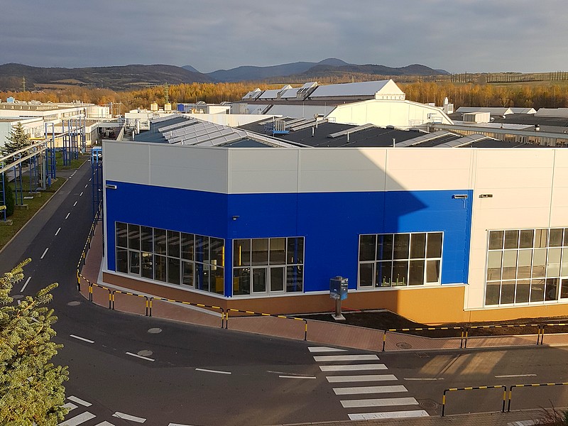 AGC Automotive investuje do kolaborativních robotů